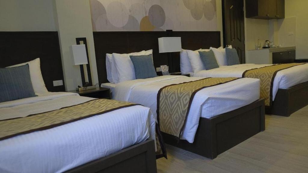 Whitewoods Convention And Leisure Hotel Silang Eksteriør billede