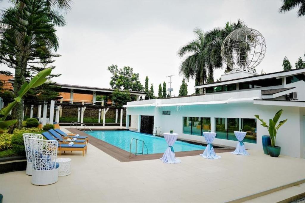 Whitewoods Convention And Leisure Hotel Silang Eksteriør billede