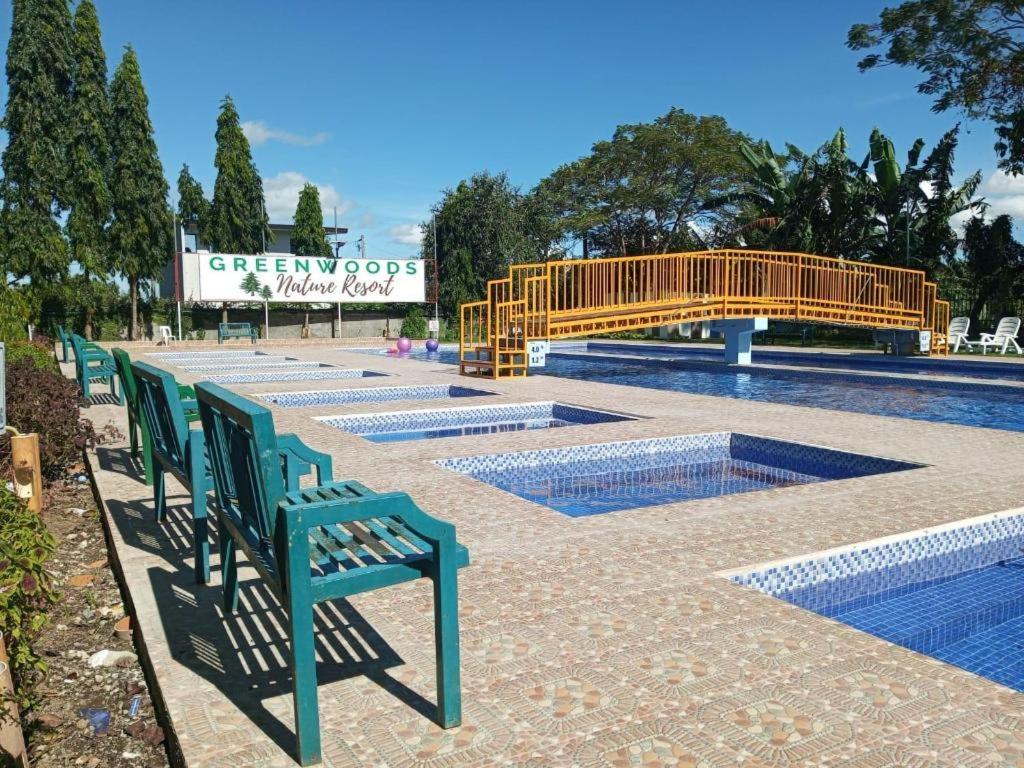 Whitewoods Convention And Leisure Hotel Silang Eksteriør billede